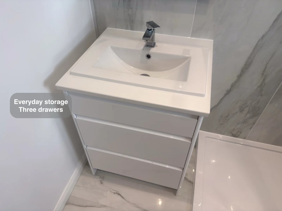 Three-drawer basin vanity