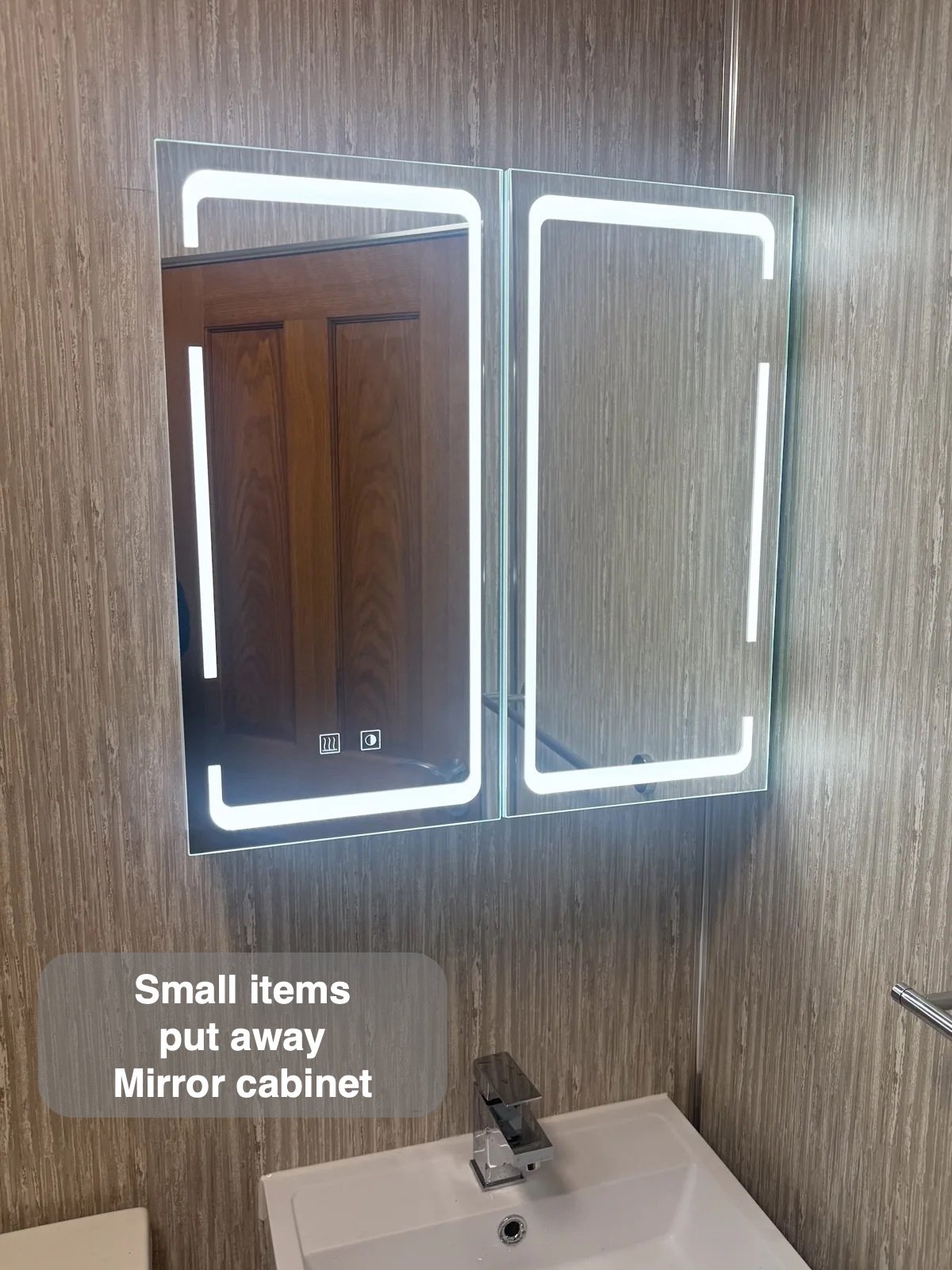 Mirror cabinet