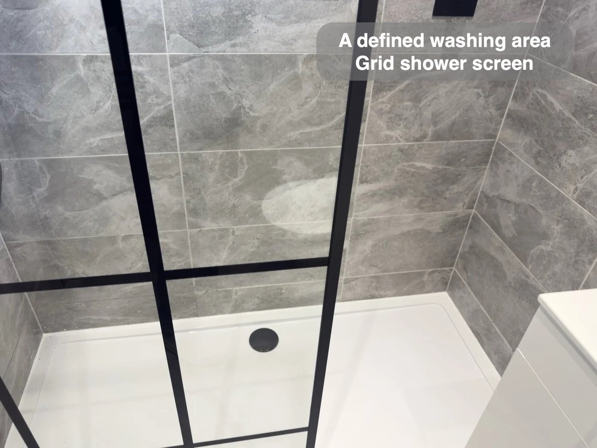 Grid shower screen