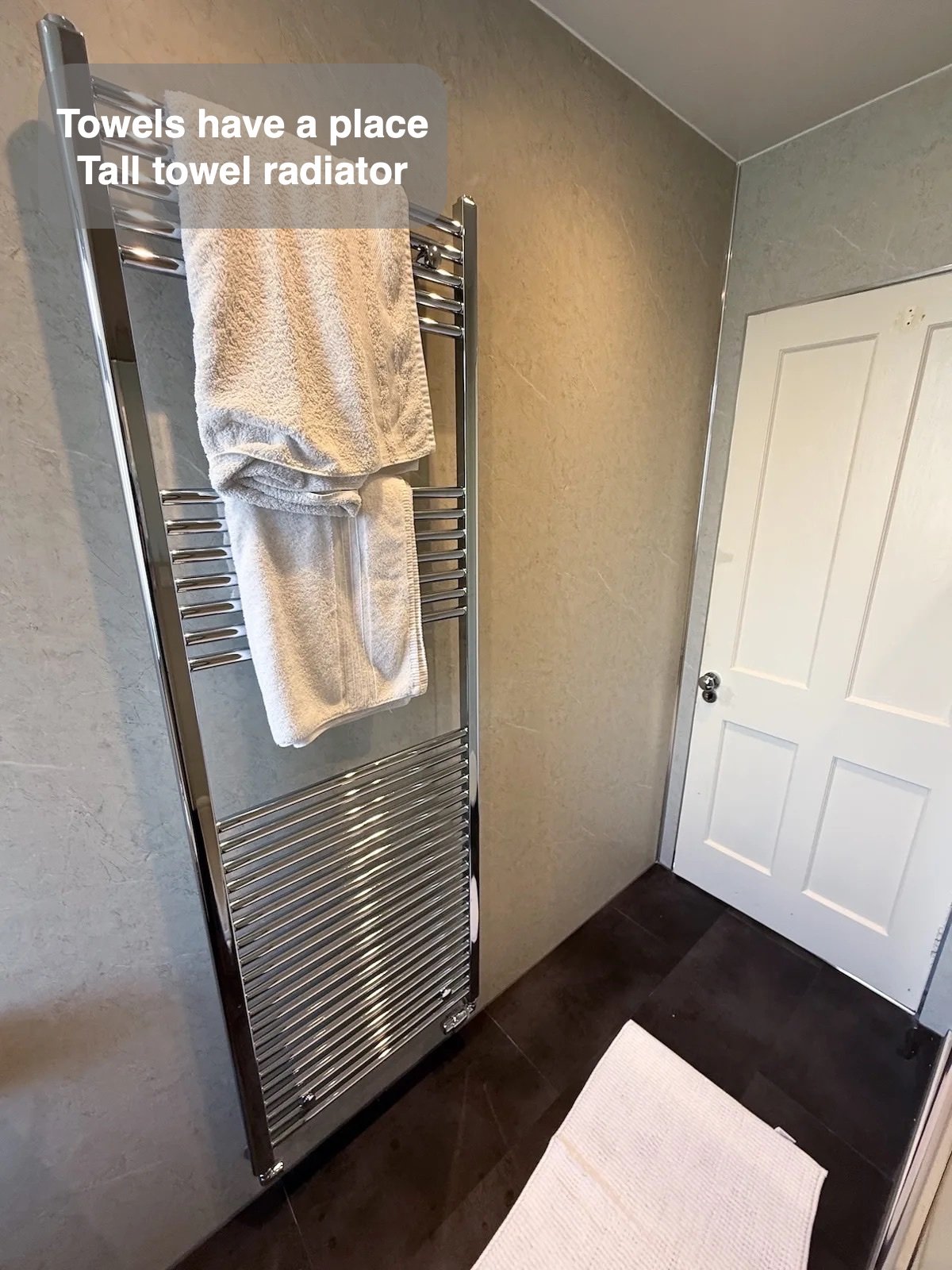 Tall towel radiator