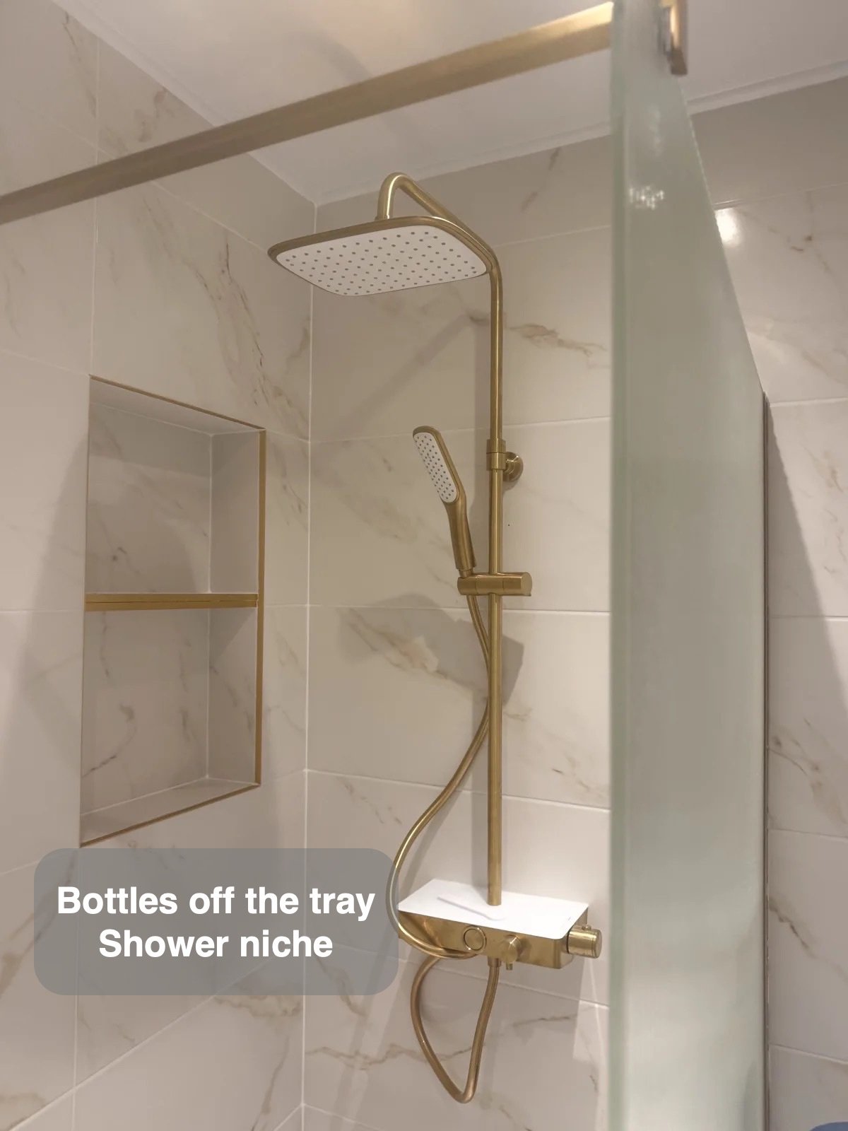 Shower niche