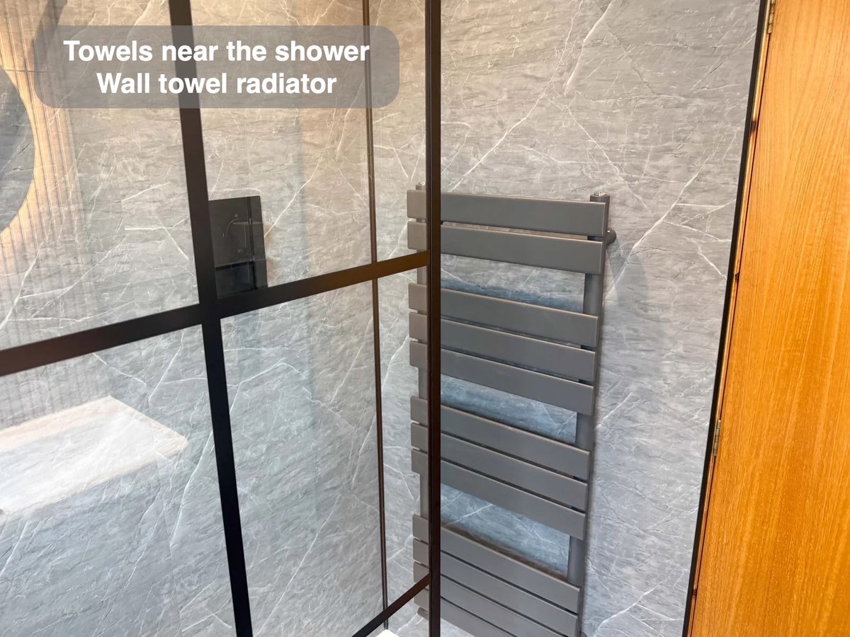 Wall towel radiator