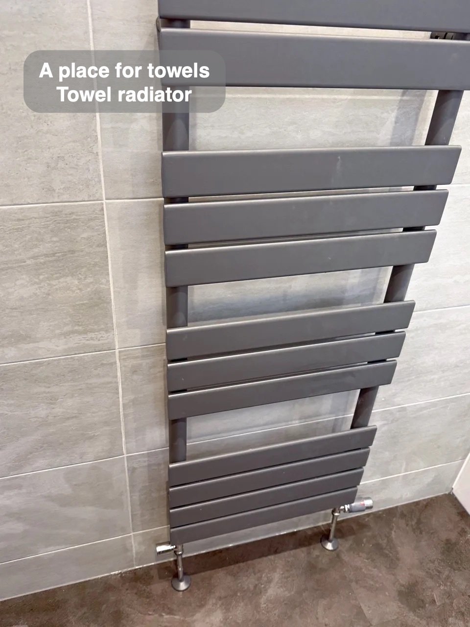 Anthracite towel radiator