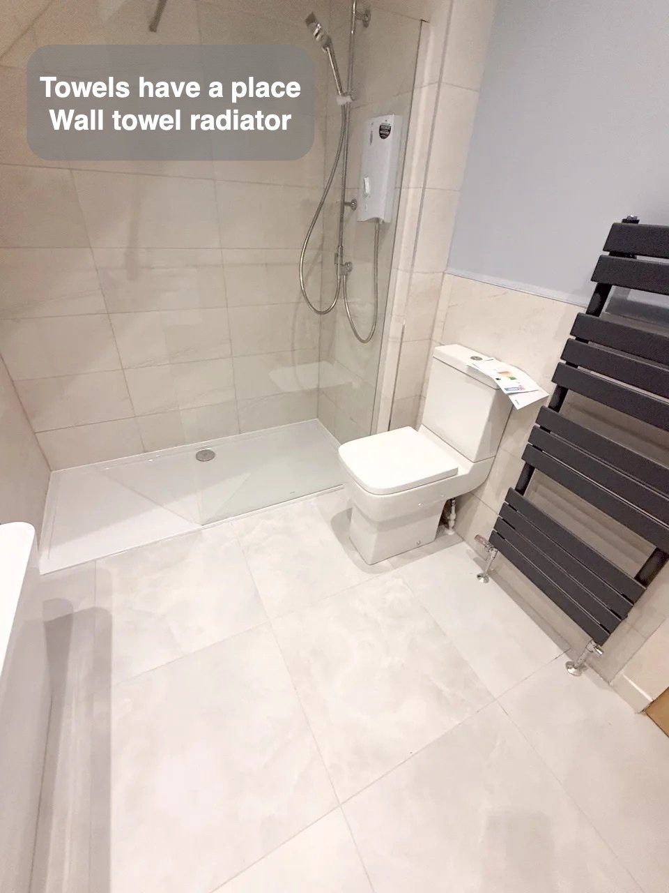 Wall towel radiator