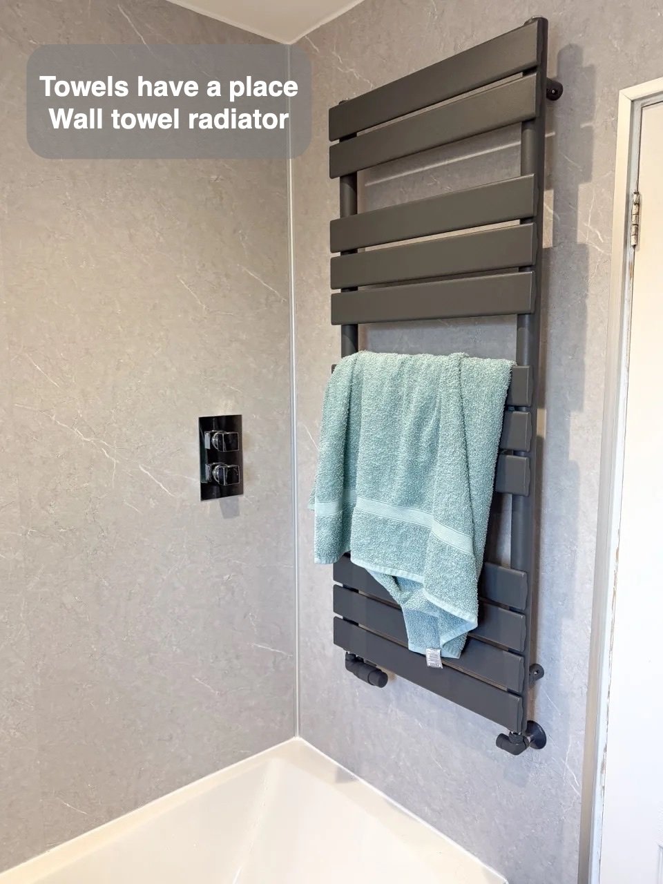 Wall towel radiator