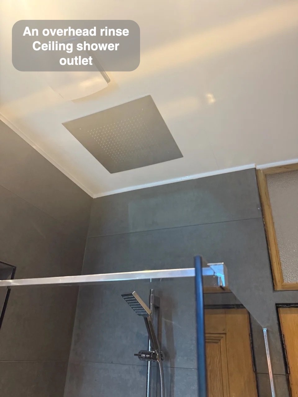 Ceiling shower outlet