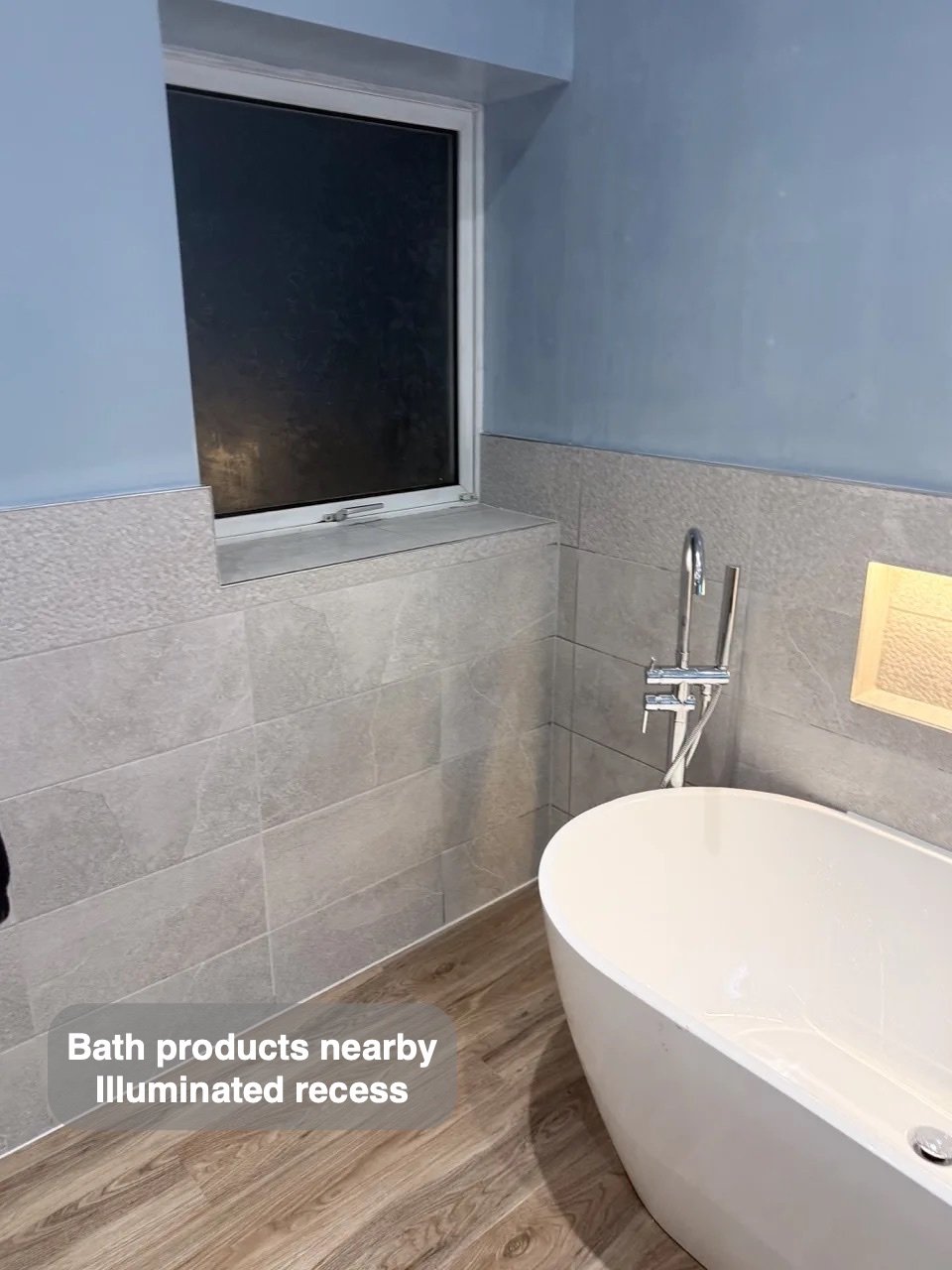 Bath corner and tiled walls