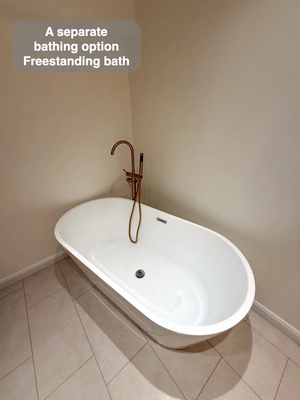 Freestanding bath